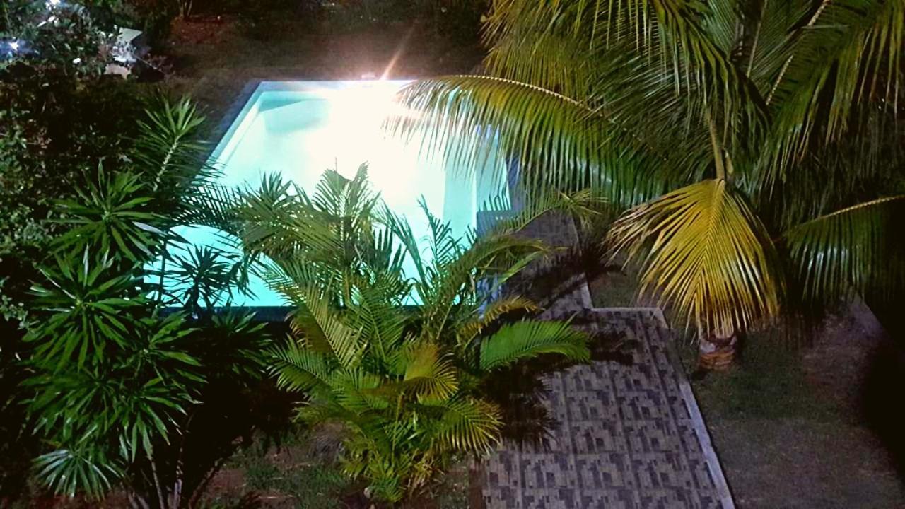 Aux Plaisirs De La Vie Chambre Chez L Habitant Flic-en-Flacq Exterior foto