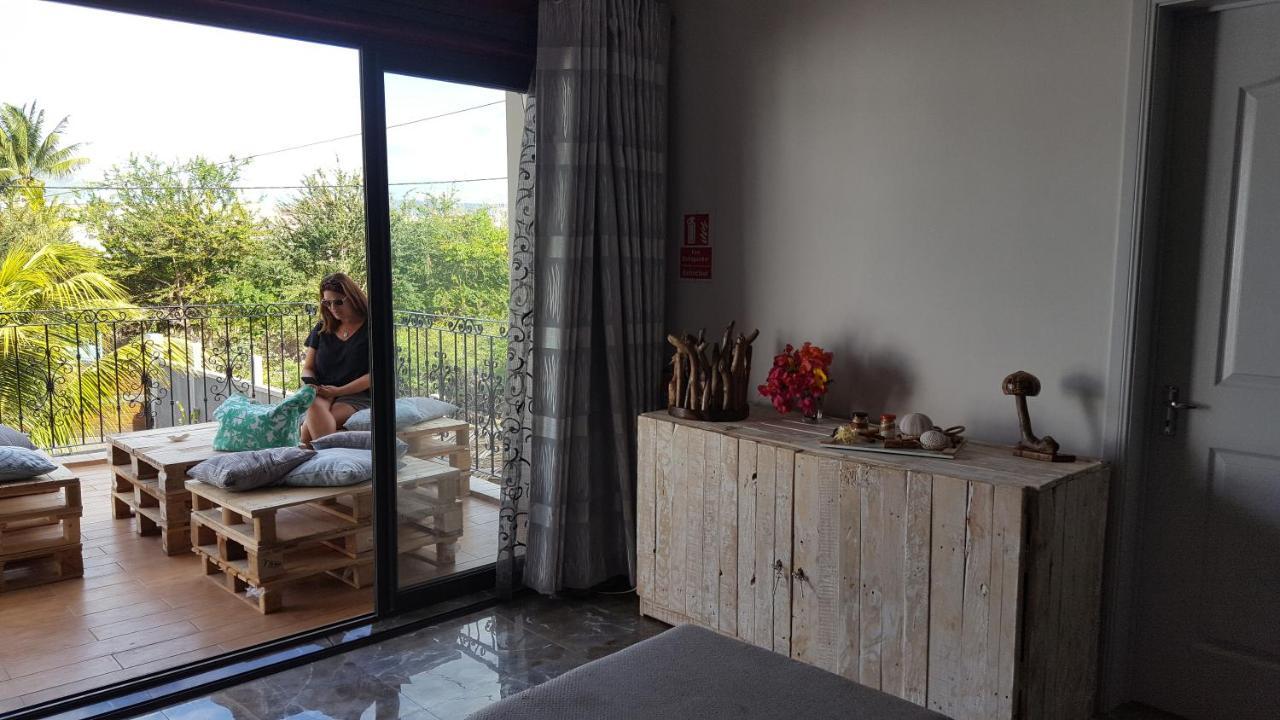 Aux Plaisirs De La Vie Chambre Chez L Habitant Flic-en-Flacq Exterior foto